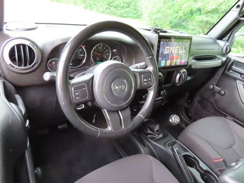 Used 2017 Jeep Wrangler Sport w/ Quick Order Package 23S AWD/4WD image 4
