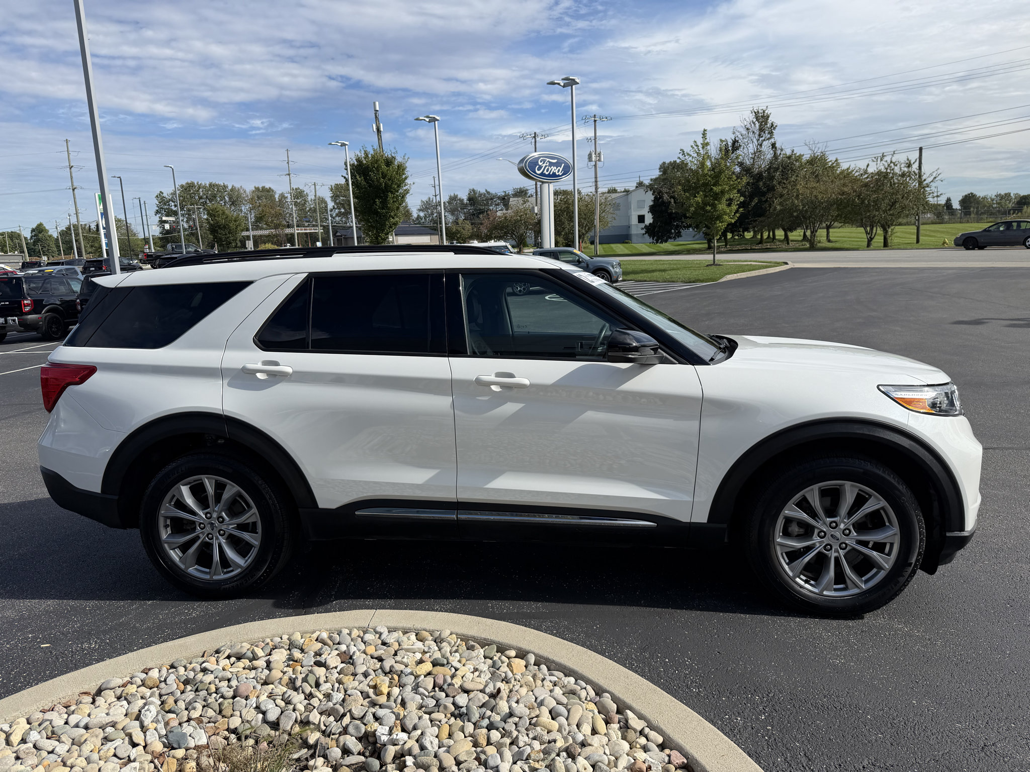 Used 2024 Ford Explorer XLT w/ Equipment Group 202A AWD/4WD image 16