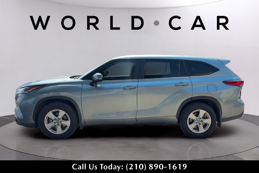 Used 2023 Toyota Highlander LE FWD image 6