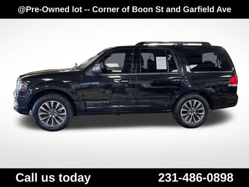 Used 2015 Lincoln Navigator 4WD image 2