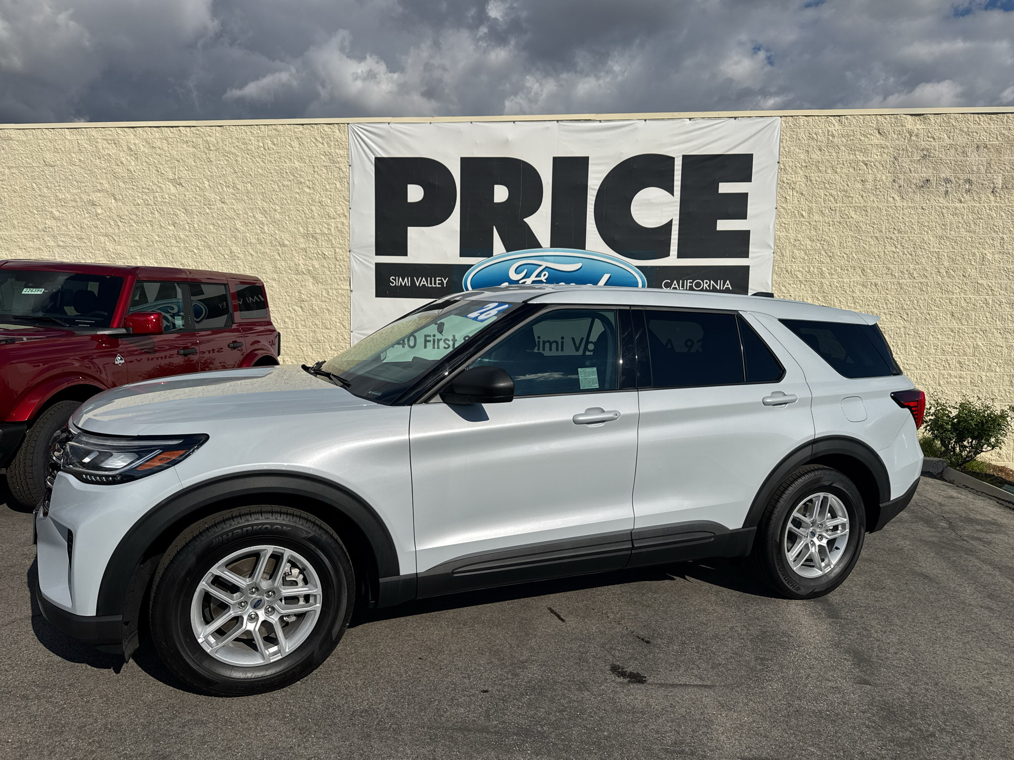 Used 2026 Ford Explorer Active RWD image 2