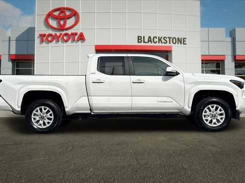 Certified 2024 Toyota Tacoma SR5 image 2