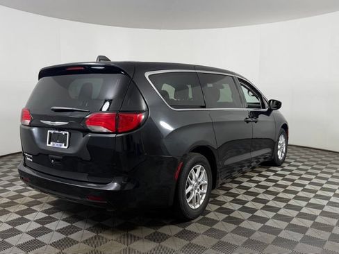 Used 2023 Chrysler Voyager LX FWD image 8