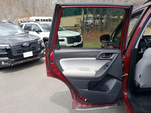 Used 2018 Subaru Forester 2.5i Premium w/ All-Weather Package image 29