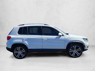 Used 2017 Volkswagen Tiguan SEL video 4