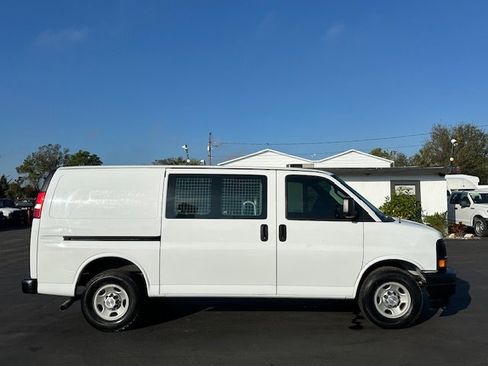 Used 2017 Chevrolet Express 2500 image 5