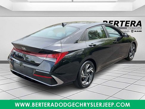 Used 2024 Hyundai Elantra Limited FWD image 6
