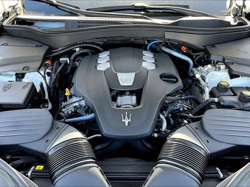 Used 2022 Maserati Levante GT AWD/4WD image 31