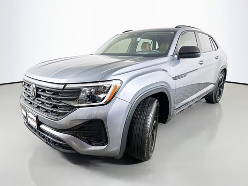 Used 2025 Volkswagen Atlas Cross Sport SEL R-Line image 3