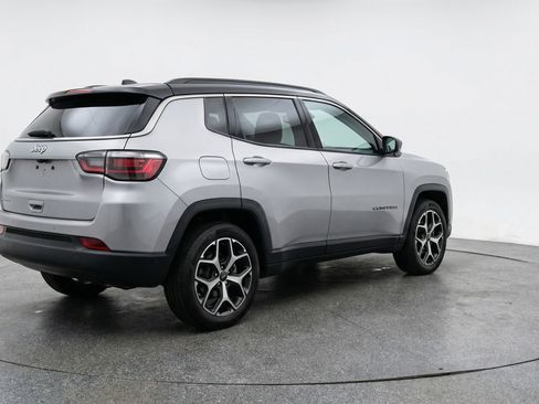Used 2025 Jeep Compass Limited image 9