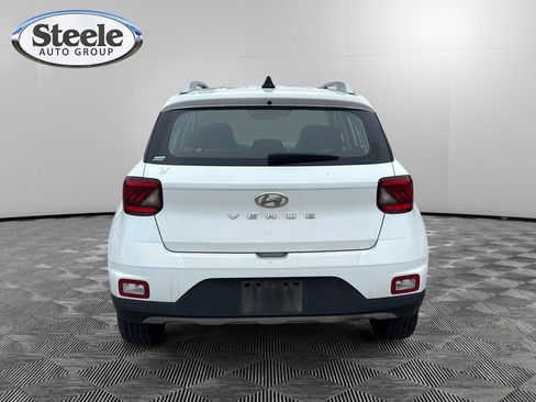 Used 2021 Hyundai Venue SEL w/ Cargo Package image 4