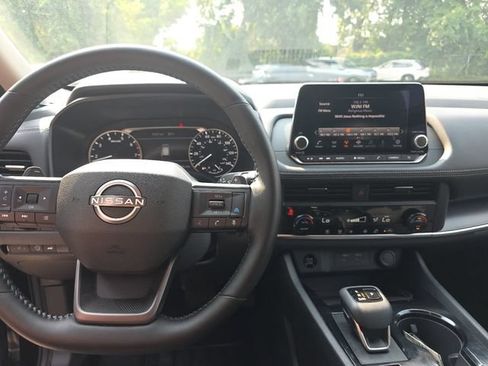 Used 2026 Nissan Rogue SV FWD image 15