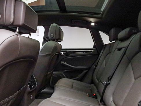 Used 2025 Porsche Macan image 23