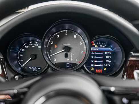 Certified 2023 Porsche Macan S AWD/4WD image 18