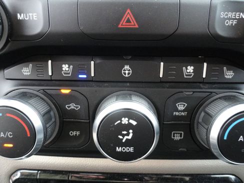Used 2021 RAM 1500 Laramie w/ Off Road Group AWD/4WD image 19