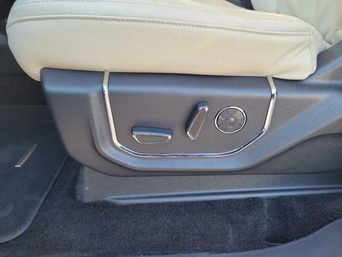 Used 2018 Ford Expedition Platinum image 21