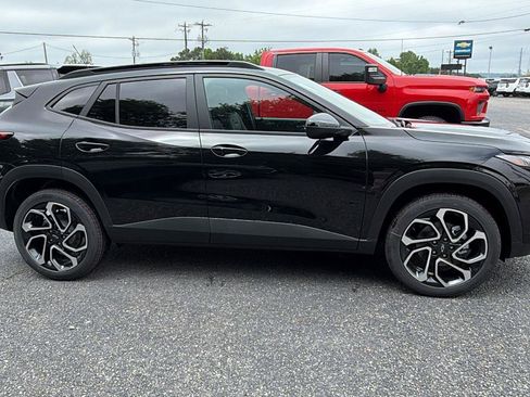 New 2026 Chevrolet Trax RS FWD image 4