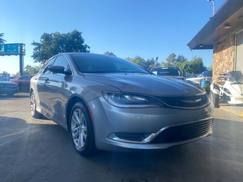 Used 2016 Chrysler 200 Limited w/ Convenience Group FWD image 4