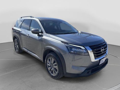 Used 2025 Nissan Pathfinder SV AWD/4WD image 5