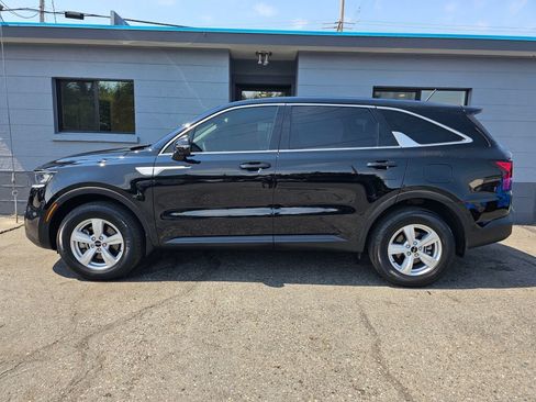 Used 2023 Kia Sorento LX AWD/4WD image 2