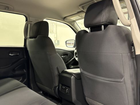 Used 2024 Nissan Frontier SV w/ SV Convenience Package image 27
