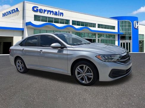 Used 2023 Volkswagen Jetta SE FWD image 3