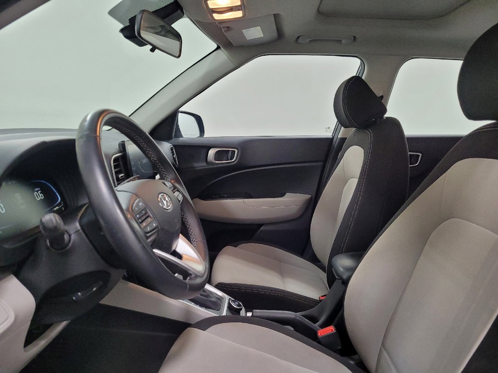 Used 2024 Hyundai Venue SEL FWD image 17