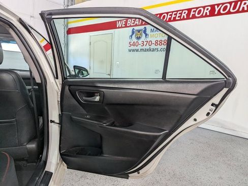Used 2016 Toyota Camry SE image 25