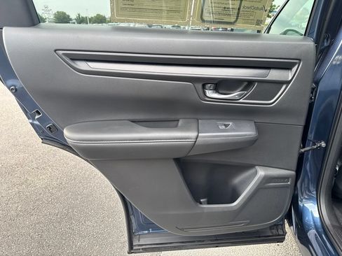 Used 2025 Honda CR-V LX image 31