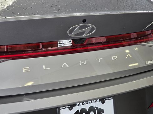 New 2026 Hyundai Elantra Limited FWD image 17