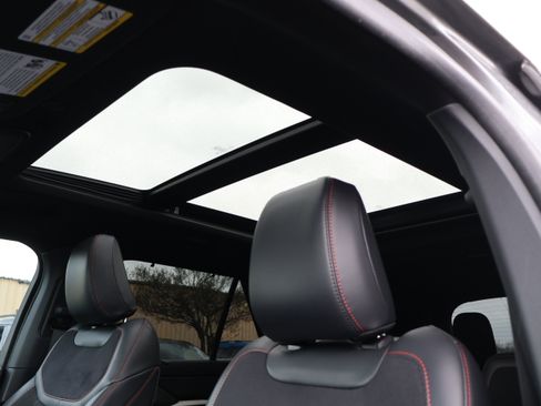 Used 2025 Ford Explorer ST image 15