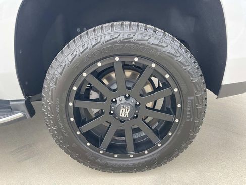 Used 2018 GMC Yukon SLT AWD/4WD image 11