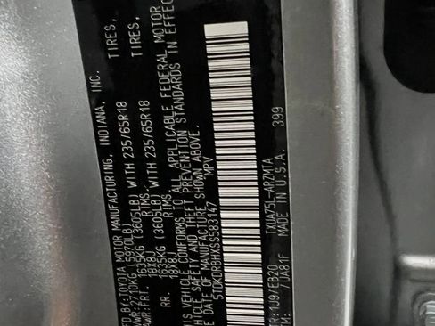 Certified 2025 Toyota Highlander XLE image 50