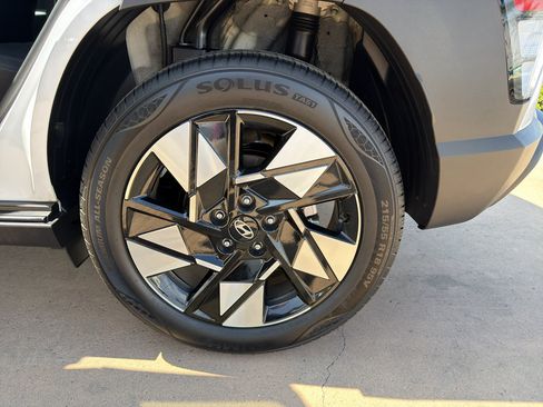 Used 2025 Hyundai Kona SEL FWD image 8