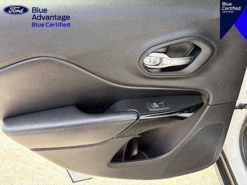Used 2020 Jeep Cherokee Latitude Plus FWD image 11
