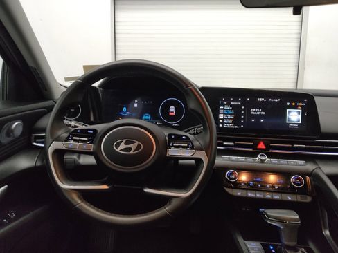 Used 2025 Hyundai Elantra SEL FWD image 22