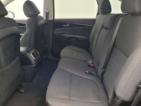 Used 2020 Kia Sorento LX image 18
