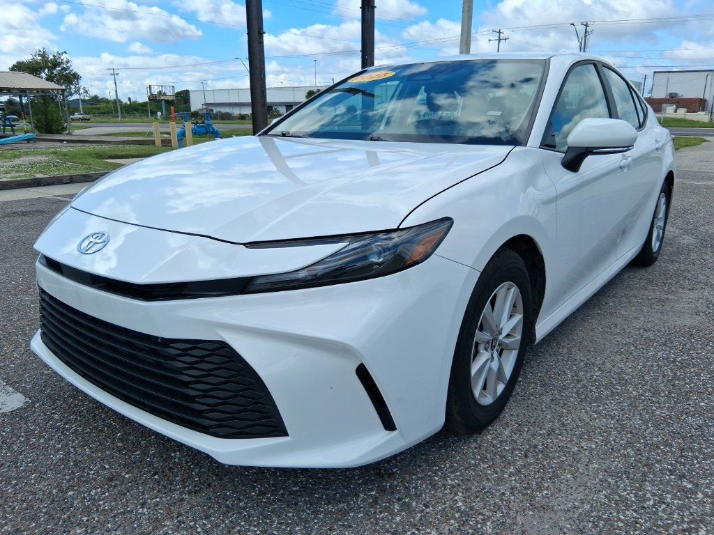 Used 2025 Toyota Camry LE FWD image 7