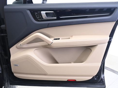 Used 2019 Porsche Cayenne E-Hybrid image 20