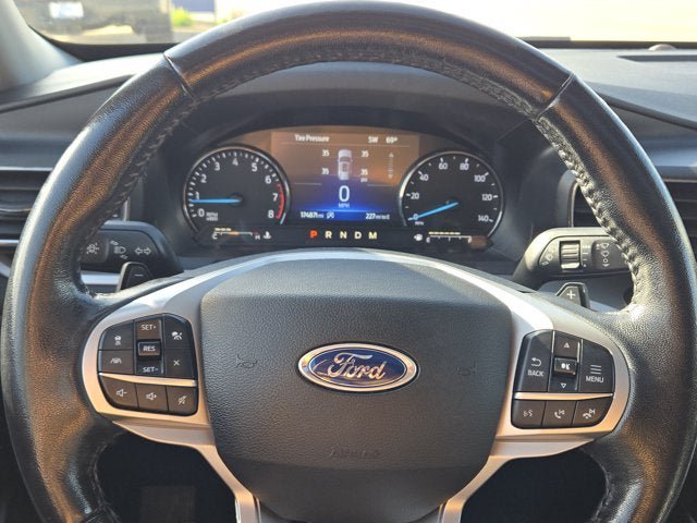 Used 2020 Ford Explorer XLT w/ Equipment Group 202A AWD/4WD image 32