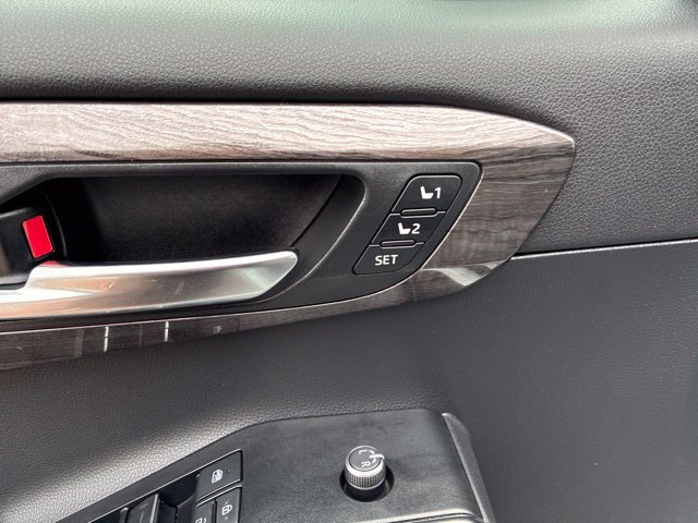 Used 2020 Toyota Highlander Limited AWD/4WD image 8