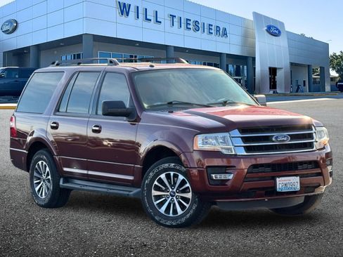 Used 2016 Ford Expedition XLT image 2