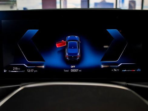 Used 2025 BMW 230i xDrive Coupe w/ Premium Package image 17