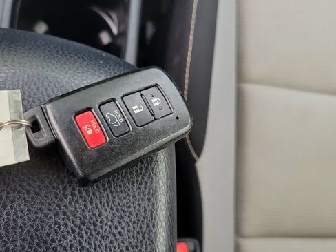 Used 2017 Toyota RAV4 XLE w/ Convenience Package AWD/4WD image 26