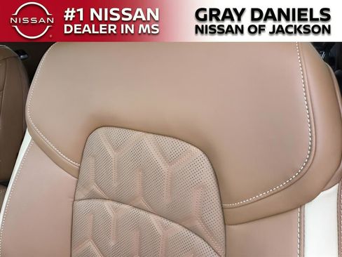 New 2026 Nissan Pathfinder Platinum image 13