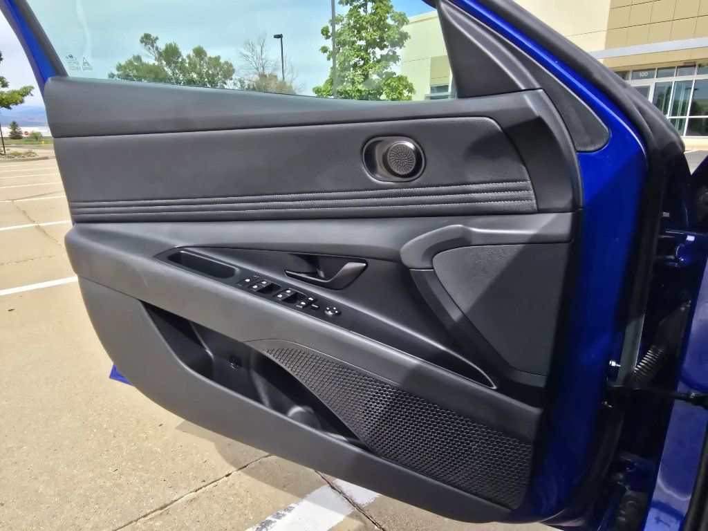 Used 2025 Hyundai Elantra Sport FWD image 17