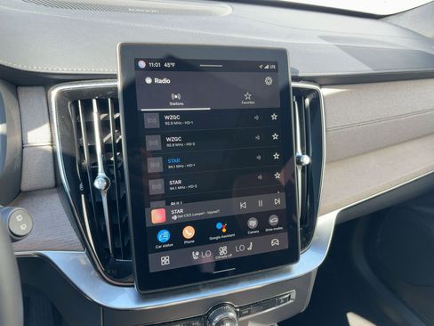 Certified 2025 Volvo XC90 B5 Plus image 29