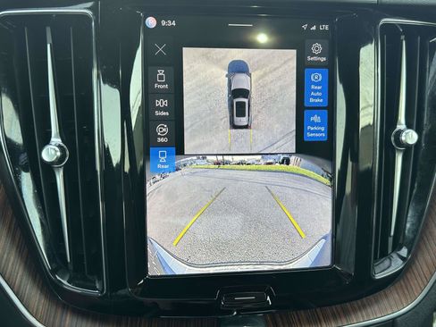 Certified 2024 Volvo XC60 B5 Plus w/ Protection Package Premier AWD/4WD image 26