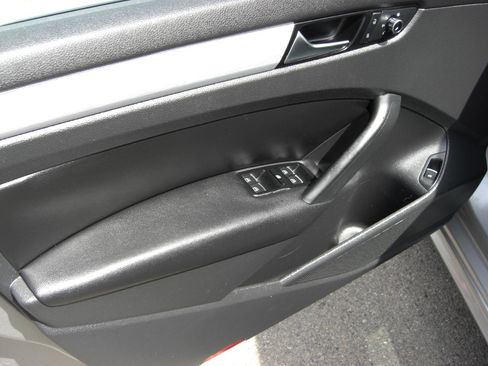 Used 2012 Volkswagen Passat 2.5 SE image 19