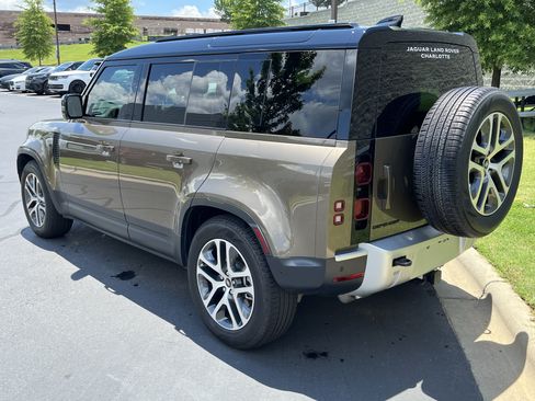 Used 2025 Land Rover Defender 110 S AWD/4WD image 5